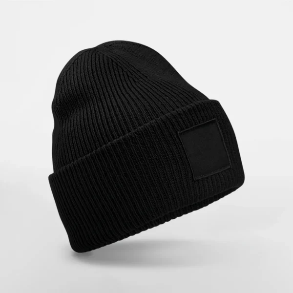 Muts met brede revers en toon-op-toon patch Black